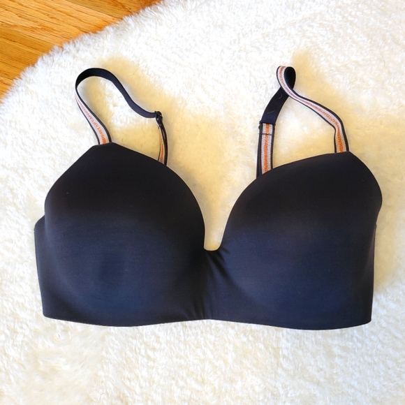 Victoria's Secret Other - 36DD Victoria's Secret t-shirt lightly lined wireless bra